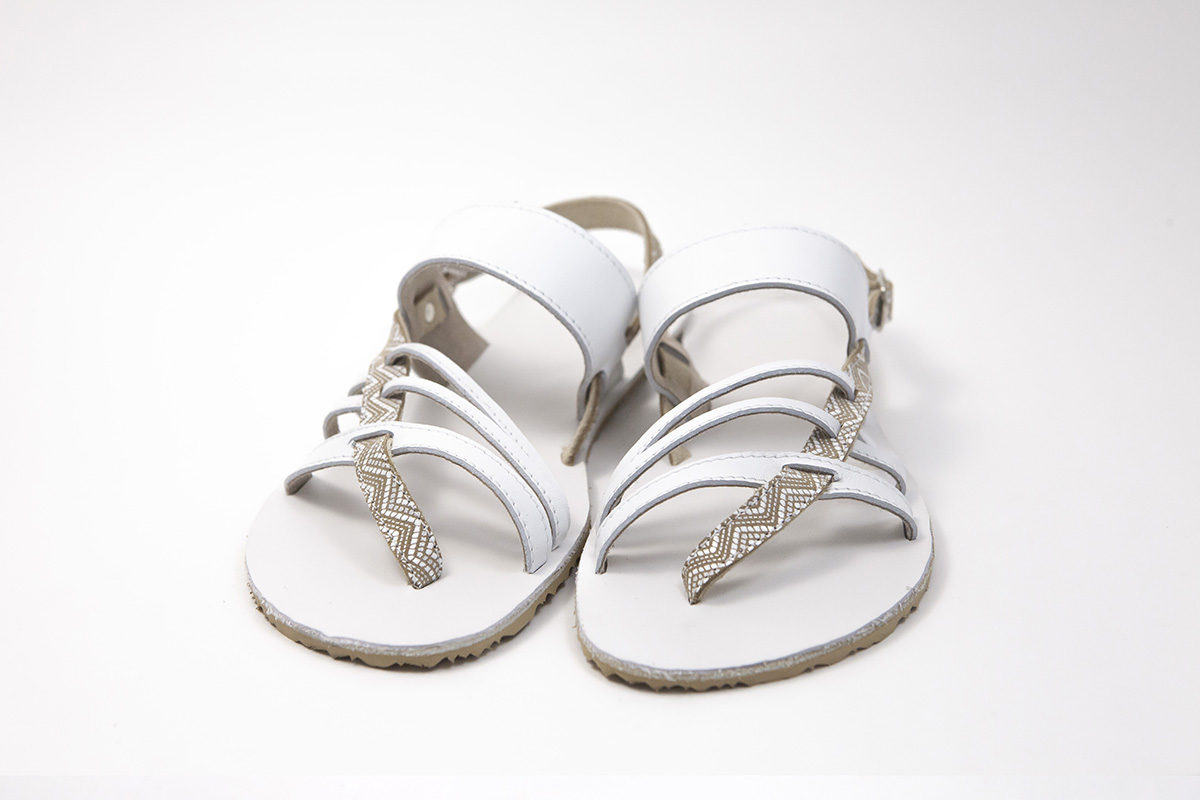 StrapsWHITE4.jpg StrapsWHITE4.jpg